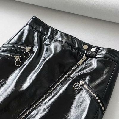 фото 2 Универсальная юбка из лакированной кожи